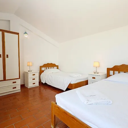 B71 - Pipas House In