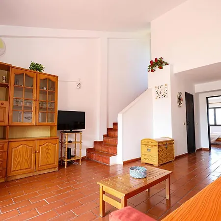 B71 - Pipa's House In * לאגוּ‏ש