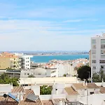 B71 - Pipas House In
